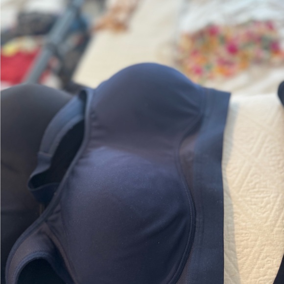 2 Women's full support sport bras - Picture 4 of 5